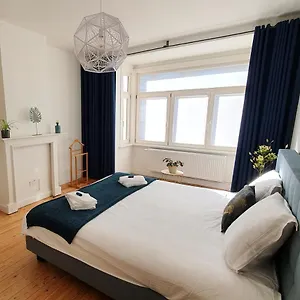 Trendy, Authentieke Woning Met Groot Terras En Tuin Brügge